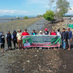 Penanaman puluhan ribu pohon mangrove di kawasan pesisir Kabupaten Bone, Sulawesi Selatan,