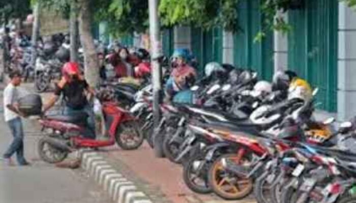 Trotoar dan Ironi Hidup Kita: Langkah Kecil yang Sering Terabaikan