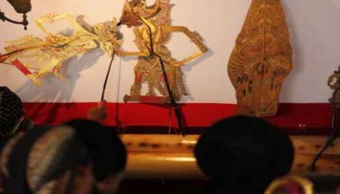 Wayang: Refleksi Sejarah, Religi, dan Kebudayaan Indonesia