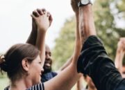 Solidaritas Sejati: Implementasi Ayat 30:28 dalam Menyelesaikan Konflik Umat