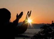 Doa dalam Al-Qur’an: Jembatan Menuju Kepedulian dan Keberkahan Allah”