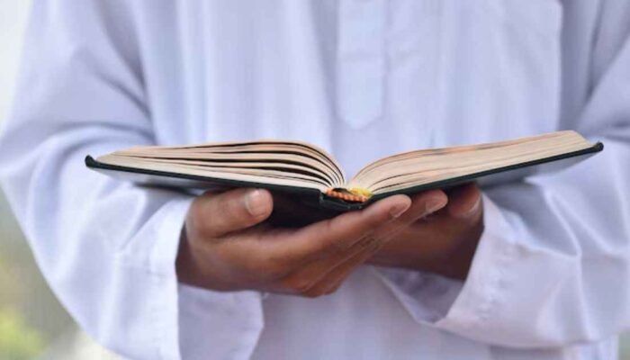 Menyandarkan Diri Sepenuhnya: Merenungi Makna Kepasrahan dalam Cahaya Al-Qur’an