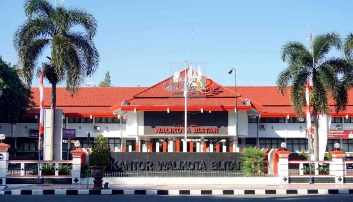 Blitar: Dari Alas Angker ke Kota Perjuangan