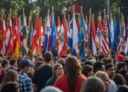 Dosa Publik dan Akar Munafik: Ketika Agama Menjadi Simbol Tanpa Substansi