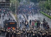 Tragedi Demonstrasi di DPR: Tuntutan Rakyat, Arogansi Elit, dan Korban Nyawa