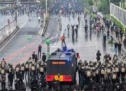 Gelombang Kerusuhan 32 Provinsi: Dari Frustrasi Ekonomi hingga Insiden Affan Kurniawan